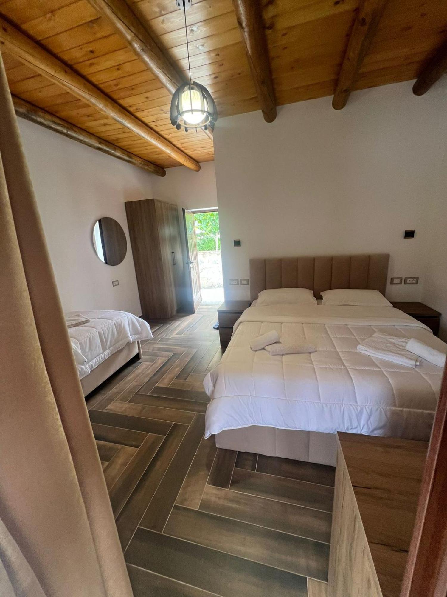 Guest House Bracaj Corovode Ngoại thất bức ảnh