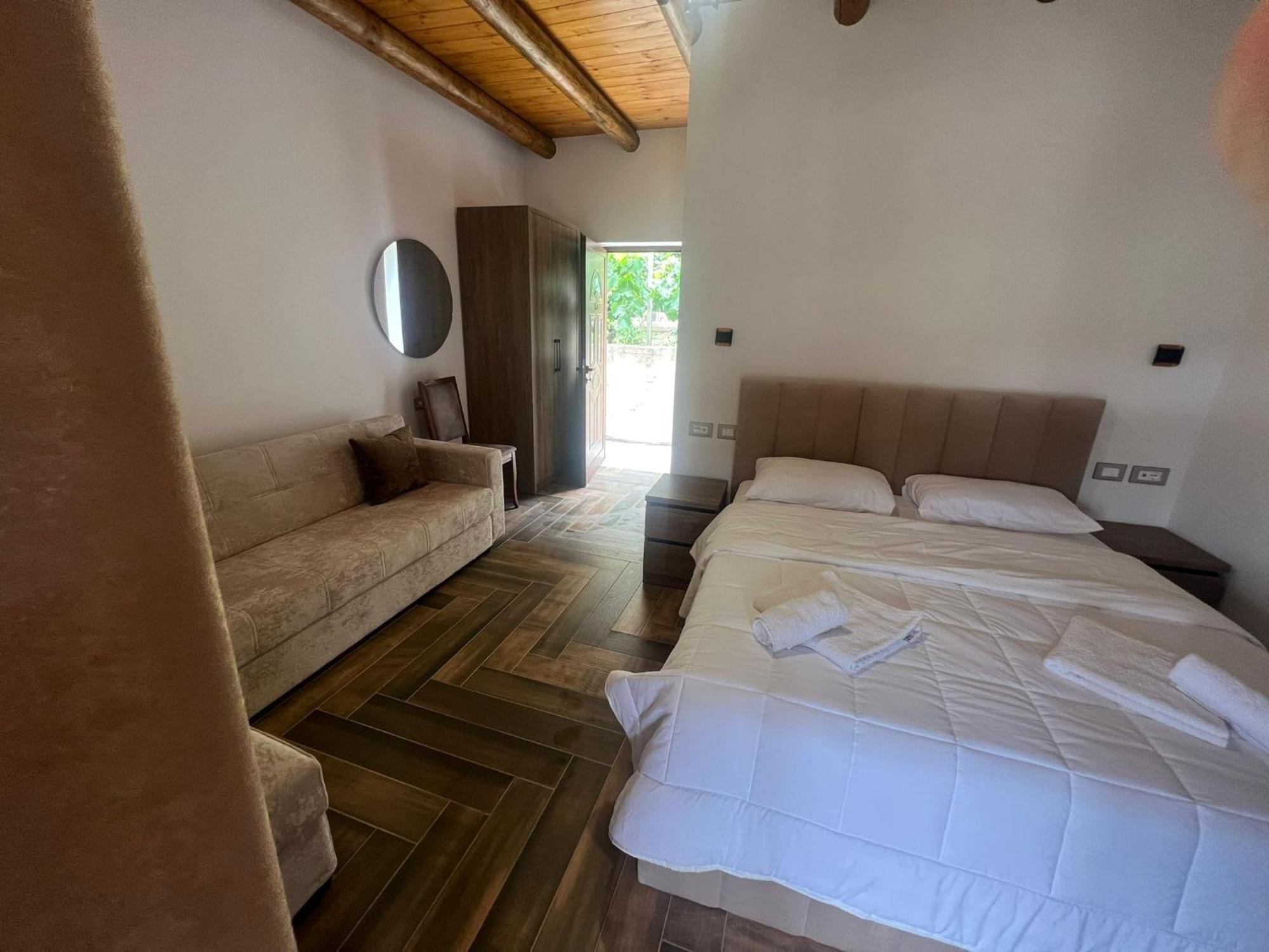 Guest House Bracaj Corovode Ngoại thất bức ảnh